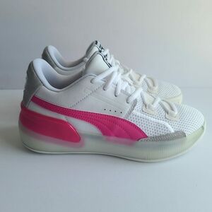 PUMA Clyde Hardwood Woman's Athletic Shoes sz 5